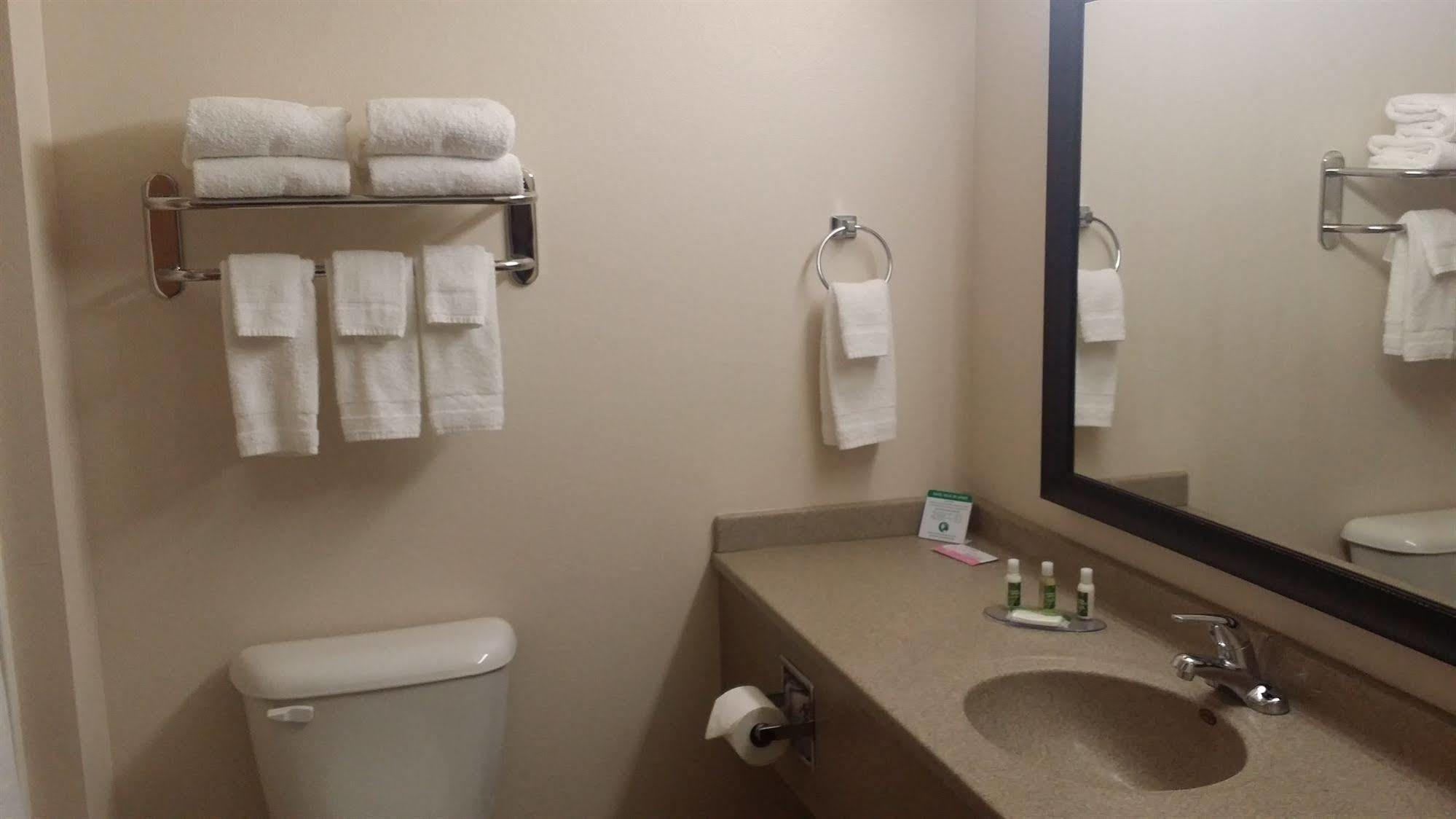 American Inn & Suites Parkers Prairie Экстерьер фото