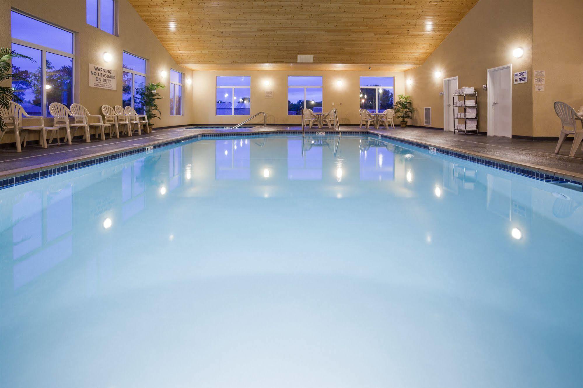 American Inn & Suites Parkers Prairie Экстерьер фото